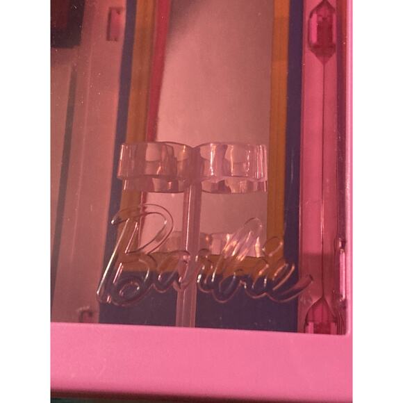 Mattel Barbie Dream Closet Playset With Clothes and Hangers - Picture 15 of 16